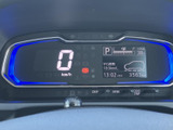 視認性の高いメーターデザイン。運転に必要な情報を分かりやすく表示します。走行状況を把握し、安全運転をサポート。