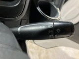 ウインカーレバーは、安全運転をサポートする重要な装備です。操作感も良好で、安心してご使用いただけます。