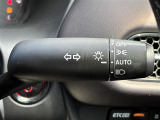 【オートライト(AUTO)】外の明るさをシステムが感知して、自動でヘッドライトが点灯します。ヘッドライトをつけ忘れを防ぐ便利機能です。