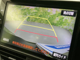 駐車や後退時の安全をサポートするバックモニター。死角を減らし、スムーズな運転操作をアシストします。安心して駐車操作を。
