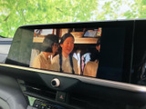 停車時にテレビ番組を視聴できる機能が搭載されています。お子様の長距離移動のお供に最適です。