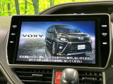 【大画面ナビ】人気の大型10インチナビを装備。存在感のある大画面はインパクト大!ナビ利用時のマップ表示は見やすく、テレビやDVDは臨場感がアップ!いつものドライブがグッと楽しくなります♪