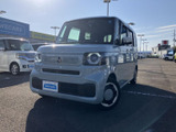 洗練されたフォルムが印象的なフロントデザイン。コンパクトながらも存在感があり、街乗りを彩ります。存在感のあるグリルが目を惹きます。