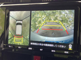 駐車時の後方視界をサポートし、安全な後退運転を支援します。狭い場所でも安心して運転できます。