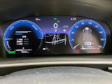 直感的に理解できる表示で、車両の状態を把握できます。運転に必要な情報を一目で確認できます。