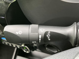雨天時でもクリアな視界を確保できるワイパーレバー。操作も簡単で、運転に集中できます。悪天候時でも安全な走行をサポートします。