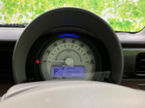 必要な情報をひと目で確認できる、見やすいデザインです。運転中の視線移動を最小限に抑え、安全性を高めます。