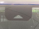 【インテリジェントエマージェンシーブレーキ】フロントカメラで前方の車両や歩行者を検知。衝突しそうな時は衝突被害軽減ブレーキが作動、衝突回避をサポート。より安全にドライブをお楽しみいただけます。