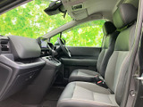 運転席からの視界が広く、運転しやすい設計です。安全運転をサポートしてくれるでしょう。