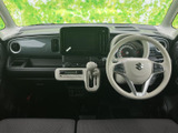 運転席周りは収納スペースが多く、小物を整理しやすい設計です。快適なドライブをサポートします。