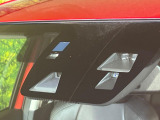【i-ACTIVESENSE】走行中に前方の車両等を認識し、衝突しそうな時は警報とブレーキで衝突回避と被害軽減をアシスト。より安全にドライブをお楽しみいただけます。