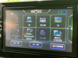 多彩なメディアに対応し、お好みの音楽を手軽に楽しめます。ラジオ、CD、SDカードなど、様々なソースから音楽を再生可能です。