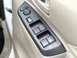 【電動格納ミラー】サイドミラーは電動格納式となっており、狭い駐車場でもキズがつくリスクを抑えられます。