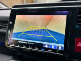 【バックカメラ】運転席から画面上で安全確認ができます。駐車が苦手な方にもオススメな便利機能です。