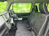 使いやすい内装で、運転席からの操作もスムーズ。細部にまでこだわった、上質な空間です。