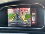 【パークアシスト・カメラ】駐車時に後方がリアルタイム映像で確認できます。大型商業施設や立体駐車場での駐車時や、夜間のバック時に大活躍!運転スキルに関わらず、今や必須となった装備のひとつです!