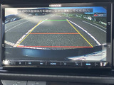 駐車時の後方視界をサポートするバックモニター。死角を減らし、安全な後退を支援します。狭い場所でも安心して駐車できます。