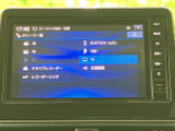 多様なメディアに対応し、お好みの音楽や映像を楽しめます。移動時間を有意義に、そして快適に演出する一台です。