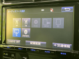 多彩なメディアに対応し、お好みの音楽やラジオを快適に楽しめます。Bluetooth接続も可能で、スマートフォンとの連携も簡単です。