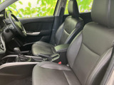 運転席側のドア。使いやすい収納スペースがあります。小物を整理して、快適なドライブをサポートします。