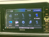 多彩な入力端子を備え、スマートフォンやUSBメモリなど、様々なデバイスから音楽を楽しむことが可能です。お好みの音楽で、快適なドライブを演出します。
