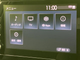 多彩なメニュー表示で、目的地検索や各種設定をスムーズに行えます。お好みの音楽や映像を楽しんで、快適なカーライフをサポート。