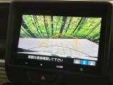 【バックカメラ】駐車時に後方がリアルタイム映像で確認できます。大型商業施設や立体駐車場での駐車時や、夜間のバック時に大活躍!運転スキルに関わらず、今や必須となった装備のひとつです!