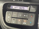 【オートエアコン】一度お好みの温度に設定すれば、車内の温度を検知し風量や温度を自動で調整。暑い&hellip;寒い&hellip;と何度もスイッチ操作をする必要はありません。快適な車内空間には必須の機能ですね♪