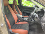 上質な素材を使用したドアトリムが、車内空間を格上げ。手触りの良さを感じられる、こだわりの空間です。