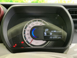必要な情報を一目で確認できるメーター廻り。速度、燃料残量、エンジン回転数など、運転に必要な情報を分かりやすく表示します。視認性の高いデザインで、安全な運転をサポートします。