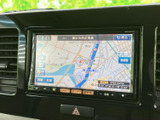 鮮明な地図表示で、スムーズなドライブをサポート。目的地までのルートを分かりやすく表示し、安全運転を後押しします。