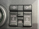 【両側パワースライドドア】スマートキーや運転席のスイッチで後席両側スライドドアの開閉が可能♪電動だから力を入れてドアを開ける必要が無く、小さなお子様でも簡単に開け閉めでき快適です♪
