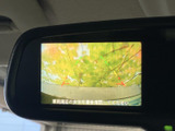 周囲の状況を把握しやすいモニター画面が、安全運転をサポートします。後退時にも安心です。