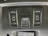 【両側パワースライドドア】スマートキーや運転席のスイッチで後席両側スライドドアの開閉が可能♪電動だから力を入れてドアを開ける必要が無く、小さなお子様でも簡単に開け閉めでき快適です♪