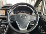 視認性の高いメーターで、車の状態をひと目で確認できます。走行情報を把握し、安全運転を心がけましょう。