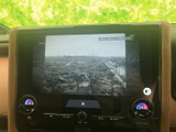 停車時に映像を楽しめるTV機能。お子様連れのお出かけの際にも便利です。移動時間も快適に過ごせます。