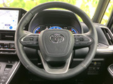 握りやすいステアリングで、快適なドライビングを実現します。操作もスムーズで、長距離運転でも疲れにくいでしょう。