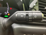 直感的な操作で、安全な車線変更をサポート。シンプルなデザインながら、使いやすさを追求しています。