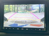 【バックカメラ】駐車時に後方がリアルタイム映像で確認できます。大型商業施設や立体駐車場での駐車時や、夜間のバック時に大活躍!運転スキルに関わらず、今や必須となった装備のひとつです!