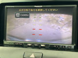 駐車時の安全性を高めるバックモニター。狭い場所でも、後方の状況をしっかり確認できるので、安心して駐車操作ができます。