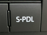 【スマートペダル(S-PDL)】アクセル操作のみで車速をコントロールできるため、アクセルからブレーキへの踏みかえ頻度が減り、ドライバーの負担を軽減します。