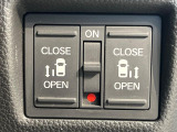【両側パワースライドドア】スマートキーや運転席のスイッチで後席両側スライドドアの開閉が可能♪電動だから力を入れてドアを開ける必要が無く、小さなお子様でも簡単に開け閉めでき快適です♪