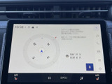 高画質モニターで、ナビゲーション情報を鮮明に確認できます。スムーズな運転をサポートし、目的地への不安を軽減します。