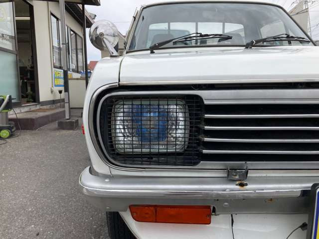 1991 Nissan Sunny Truck 1.2 Deluxe floor shift 4 MT Short photo 8