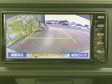 バックカメラ表示機能で、後退時の安全確認をサポート。狭い駐車場や段差での運転を安心して行えます。