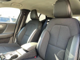 VOLVOのシートは人間工学に基づいた設計となっており長時間の運転でも疲れにくいと定評があります。