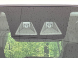 【スマートアシスト】走行中に前方の車両等を認識し、衝突しそうな時は警報とブレーキで衝突回避と被害軽減をアシスト。より安全にドライブをお楽しみいただけます。