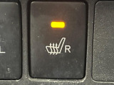 【コンフォートパッケージ】シートヒーターやシートバックテーブル、上質内装を備え、寒い季節も快適で家族利用におすすめの装備です。