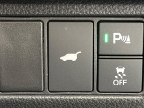 【パワーバックドア】スマートキーや運転席のボタンを押すだけでリアゲートが自動で開閉します!荷物を持っている時や、高い位置にあるバックドアを閉める際に便利な機能です♪