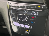 【オートエアコン】一度お好みの温度に設定すれば、車内の温度を検知し風量や温度を自動で調整。暑い&hellip;寒い&hellip;と何度もスイッチ操作をする必要はありません。快適な車内空間には必須の機能ですね♪